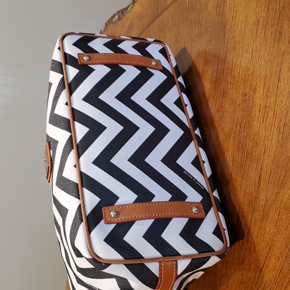 Dooney & Bourke chevron tote large - Picture 6 of 15